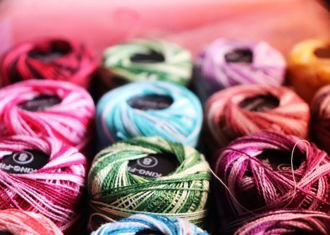 Textielkunst aan de muur brengt sfeer op kantoor